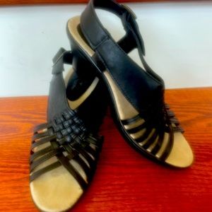 Easy street comfort wave black Sandals